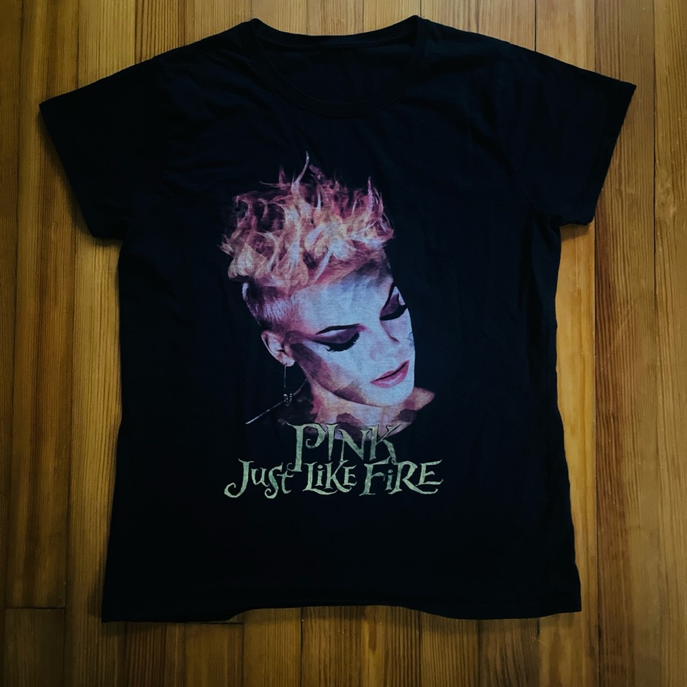 Pink Just Like Fire Black Medium Tour T-shirt - Picture 2 of 2